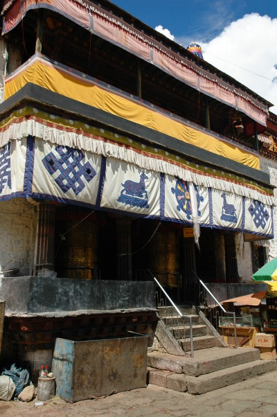 Tibet
 Hero